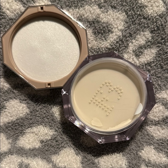 Fenty Beauty Cream Setting Powder for a Radiant Finish - Picture 4 of 6